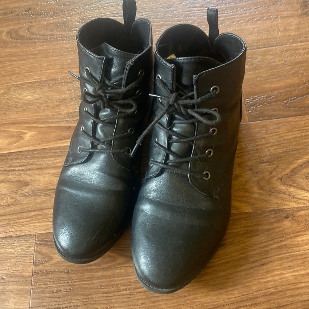 Black boots American eagle size 10